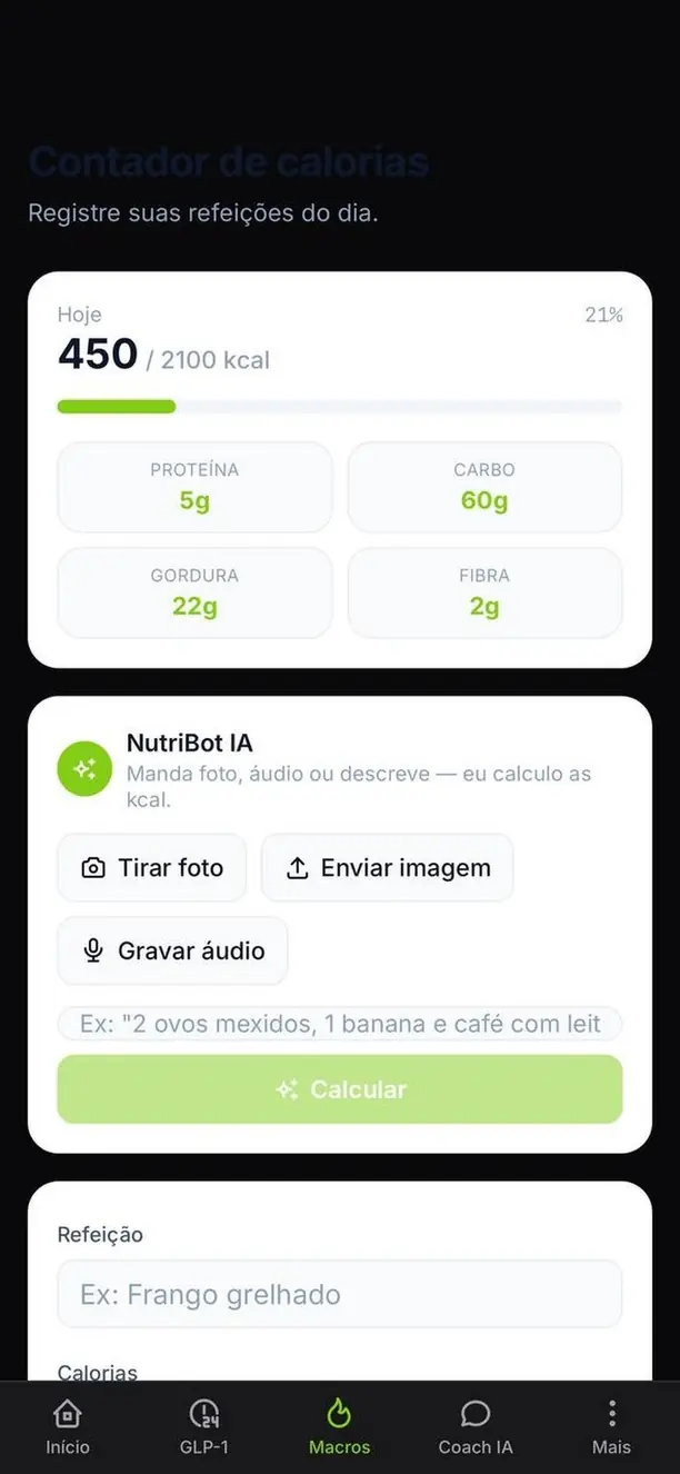 Tela de registro de refeições do Kallo, com calorias do dia e proteína, carboidrato, gordura e fibra.